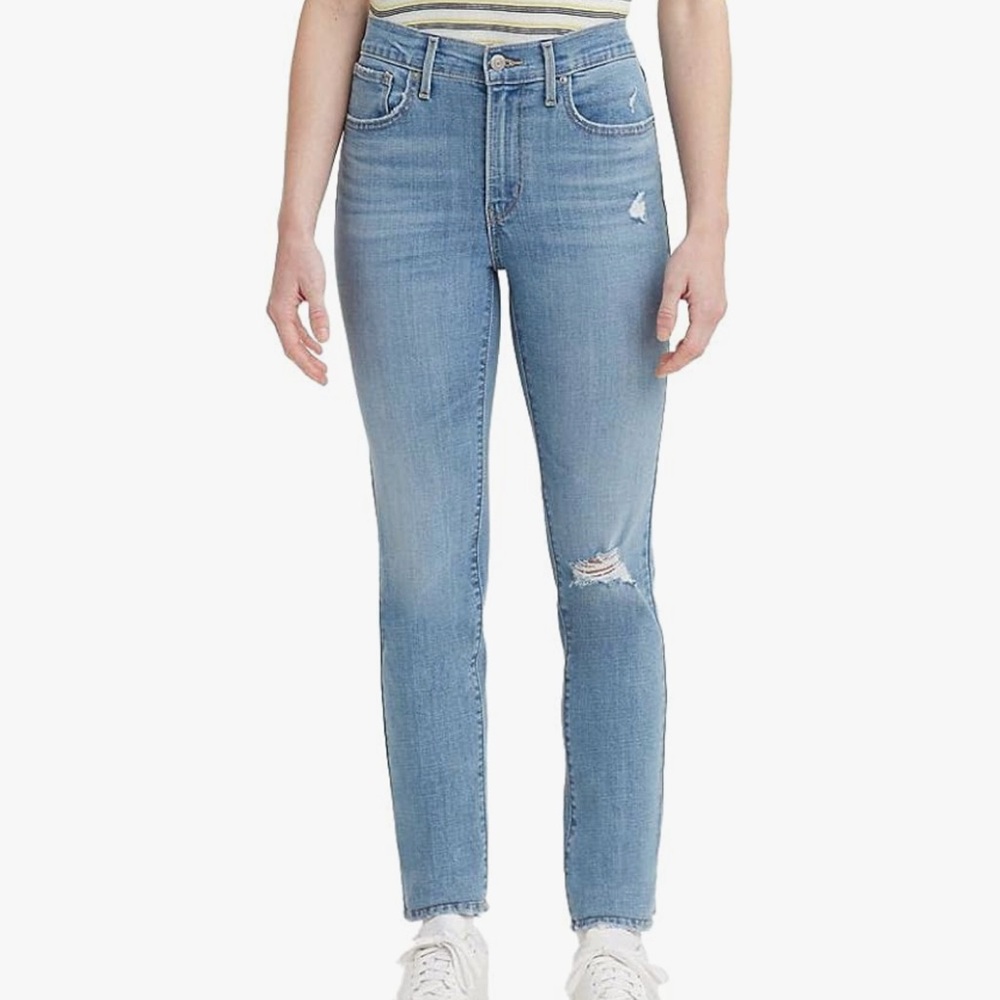 Levi’s 724 Light Wash High Rise Straight Leg Jeans 27